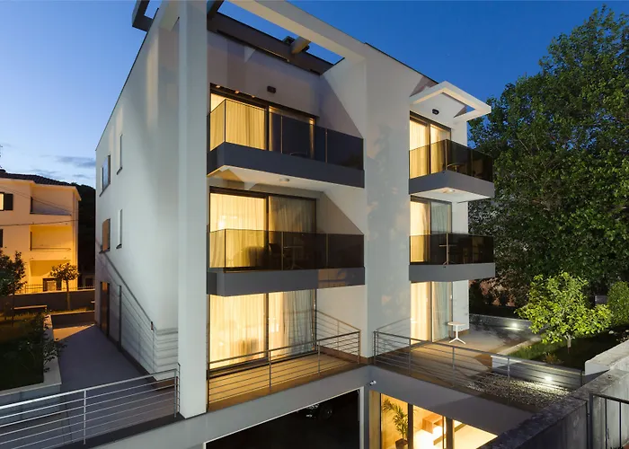 Residence By Vestibul Palace